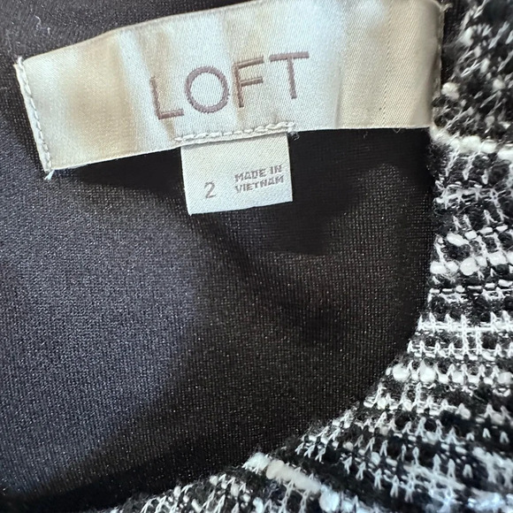LOFT Black and White Sheath Dress with Puff Sleeves and Crew Neck - Picture 5 of 9